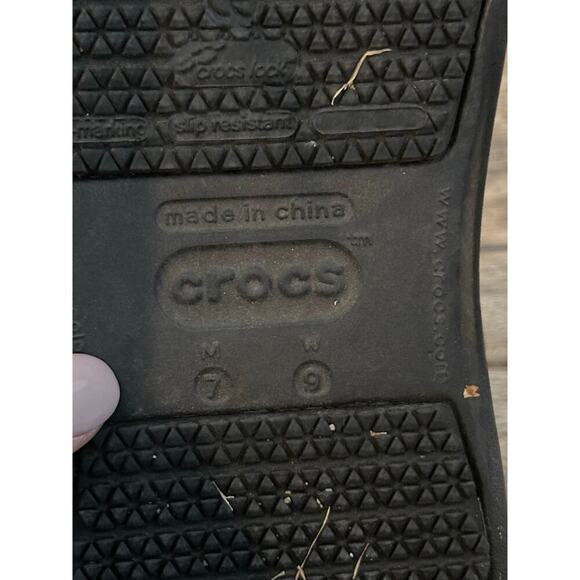 Crocs Classic Black Light Water-Friendly Slip Resistant Clogs Size 7 - Picture 4 of 6